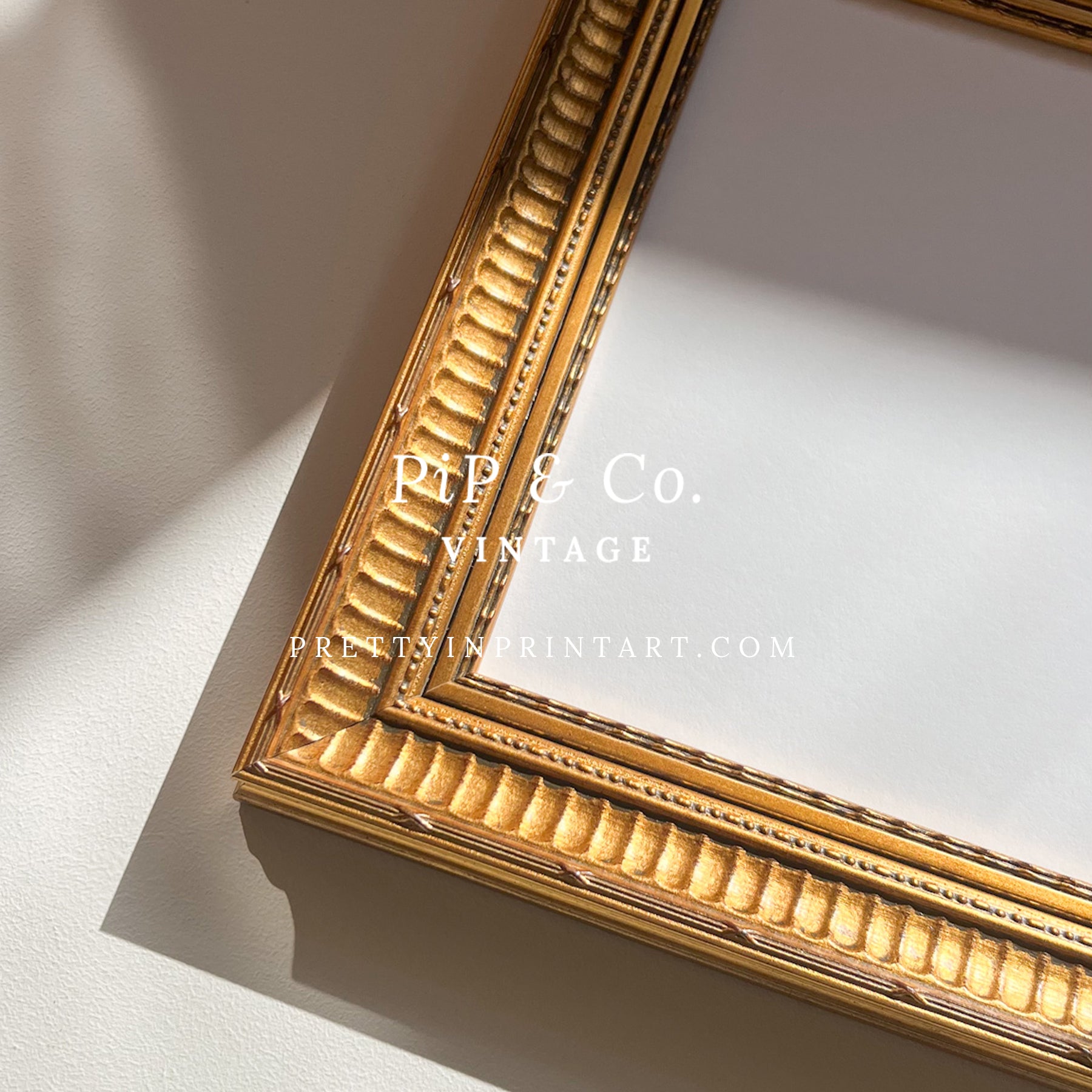 Gold Ornate Style Vintage Frame (GLD-RIB-68224)