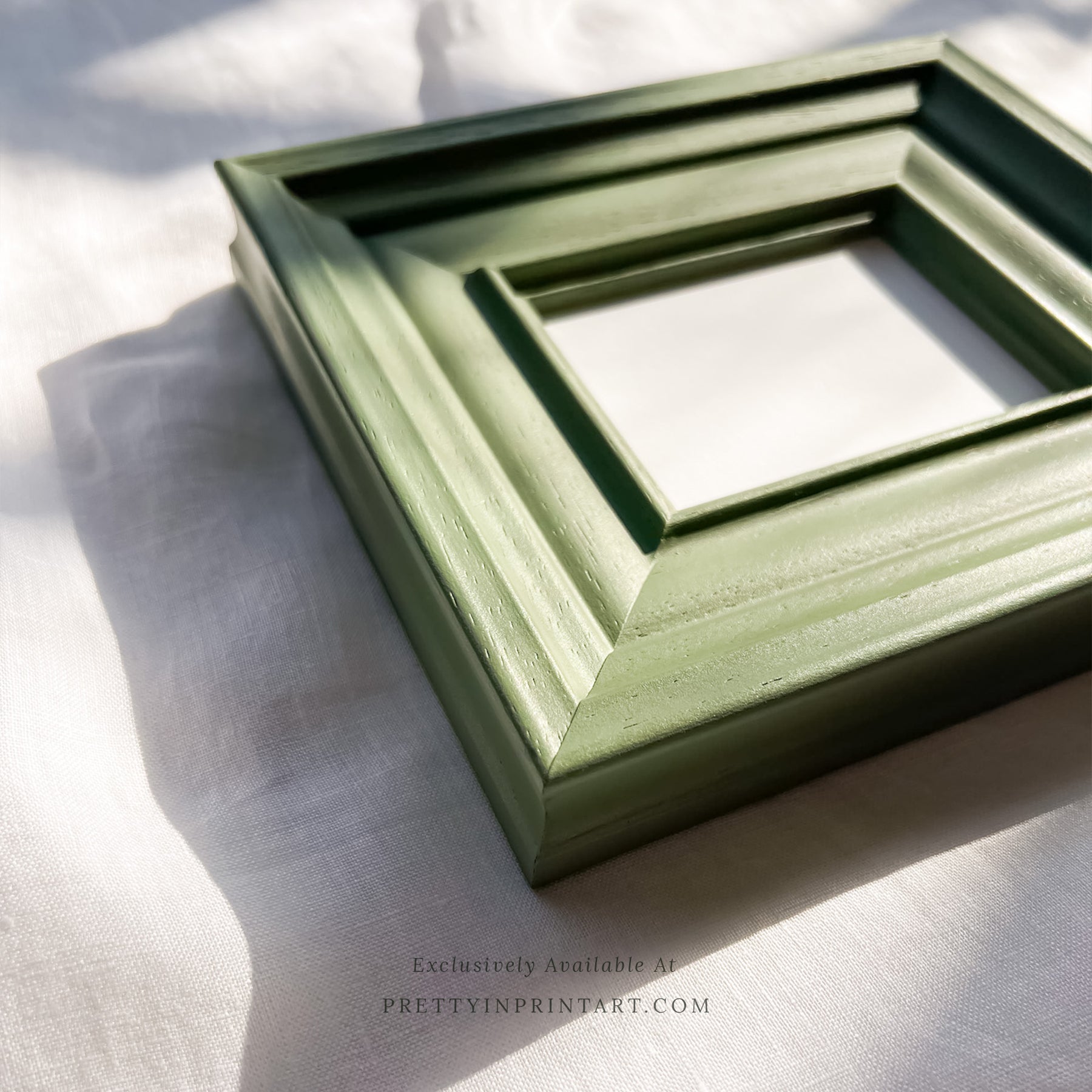 SOLD OUT — Hand Painted Frame | GR-10923 (UK ONLY)