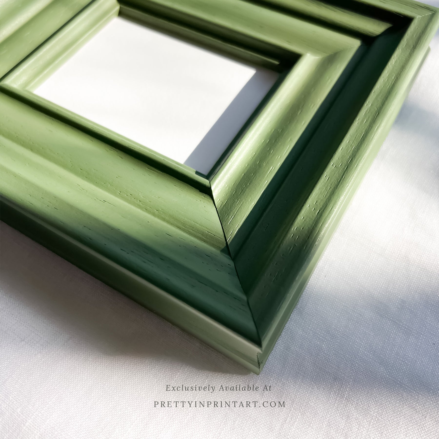 SOLD OUT — Hand Painted Frame | GR-10923 (UK ONLY)