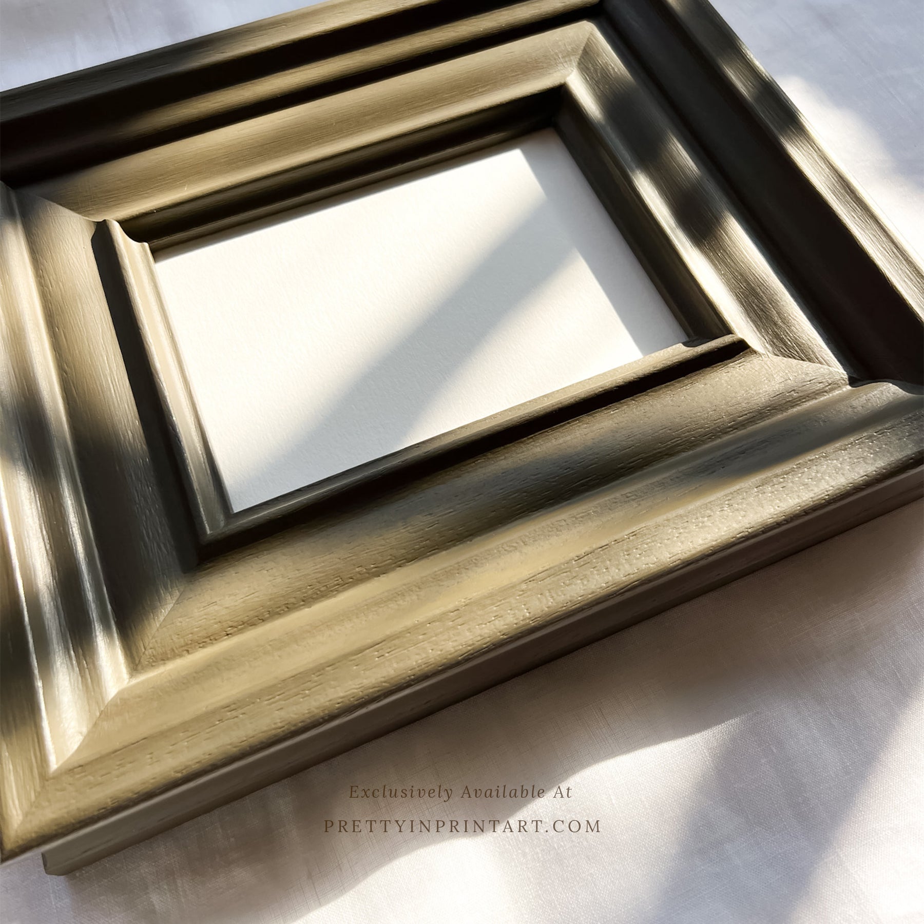 SOLD OUT — Hand Painted Frame | PT-10928 (UK ONLY)