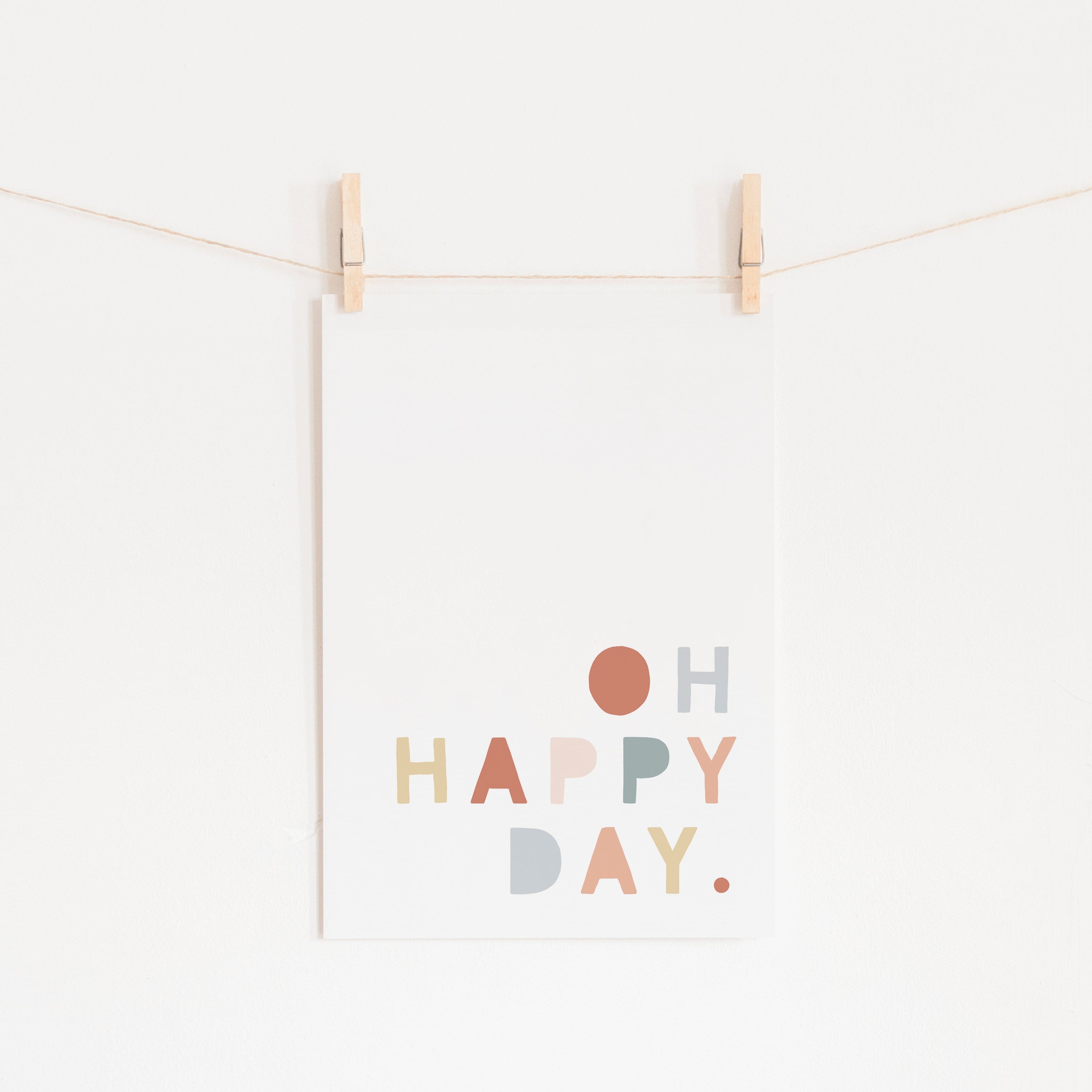 Oh Happy Day – Dezente Regenbogenfarben | Ungerahmt